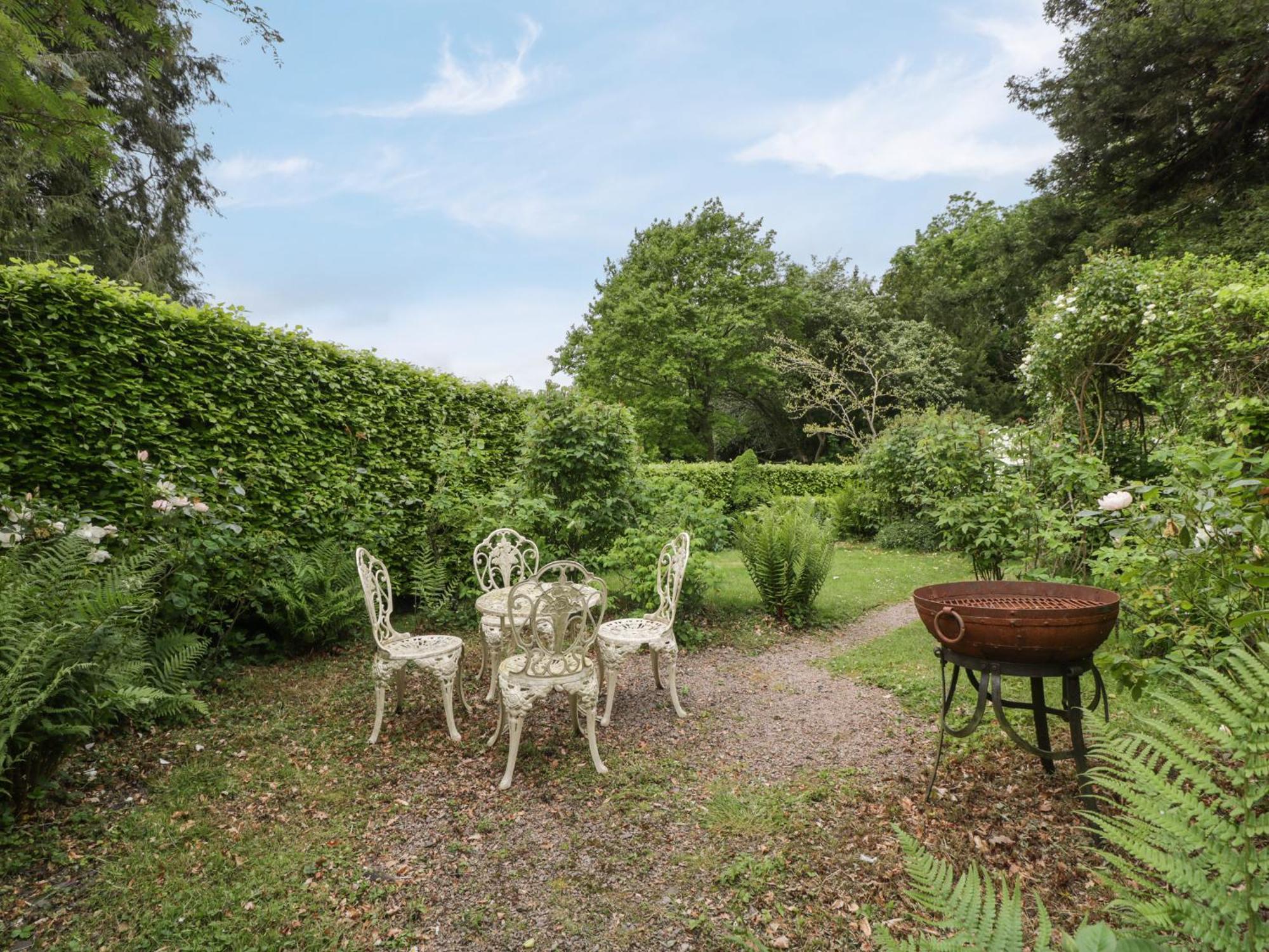 Woodlands Cottage Леминстер Экстерьер фото